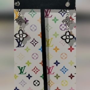 Earrings / Mother of pearl and Crystal Clovers w stainless earposts.